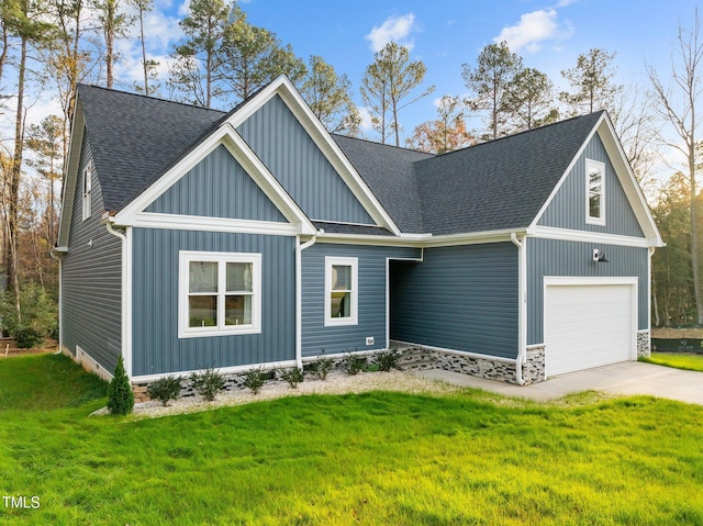 view of front of house featuring a garage and a front yard