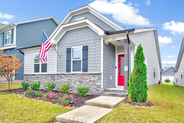 view of front of property with a front yard