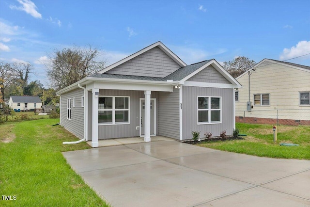 view of front of house featuring a front yard