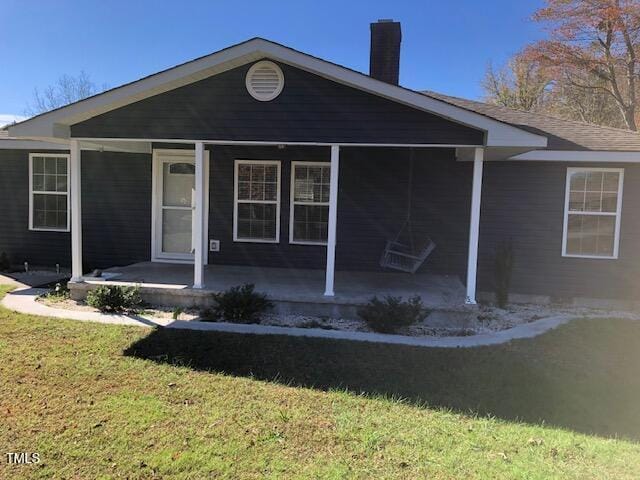 view of front of property with a front lawn