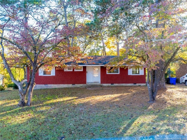 view of front of home featuring a front lawn