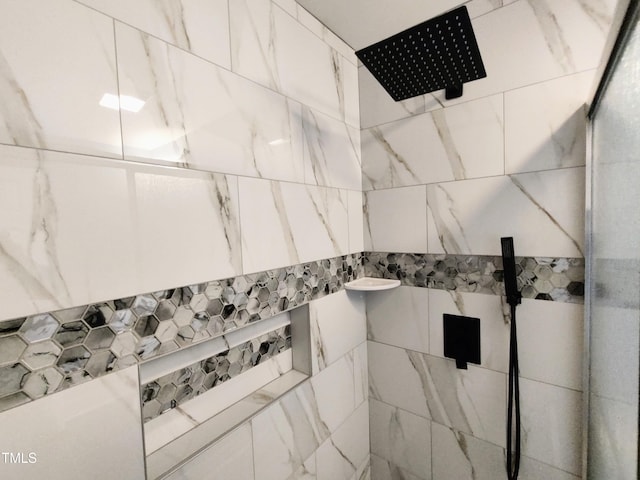 bathroom featuring tiled shower