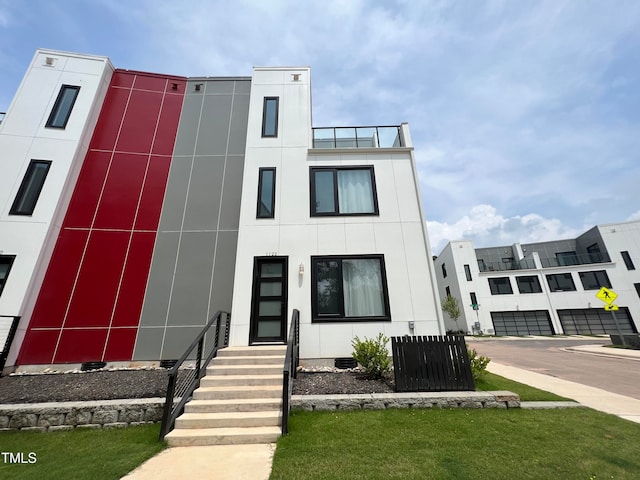 view of front of house with a front lawn