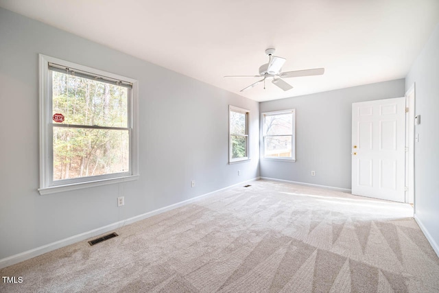 carpeted empty room featuring ceiling fan