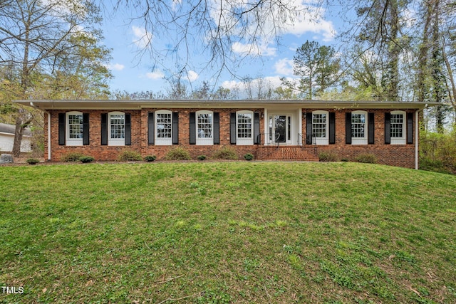 ranch-style home featuring a front lawn