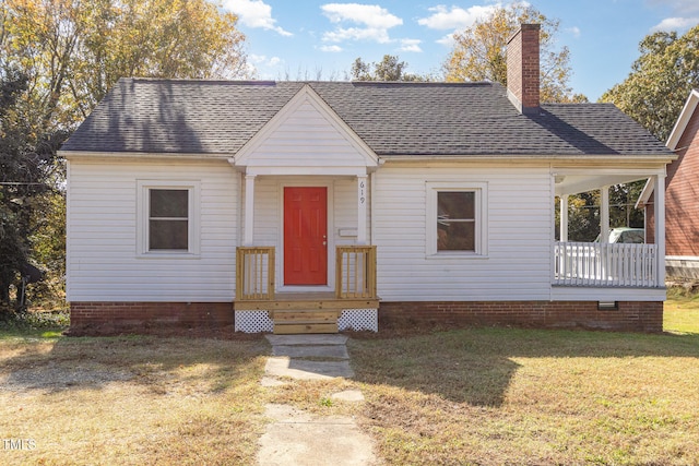 view of front of property featuring a front yard