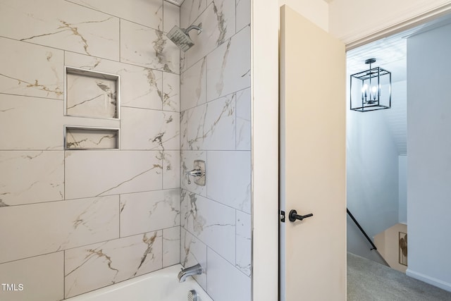 bathroom with tiled shower / bath combo