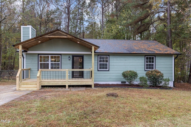 view of front of property featuring a front yard