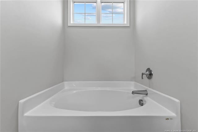 bathroom featuring a washtub