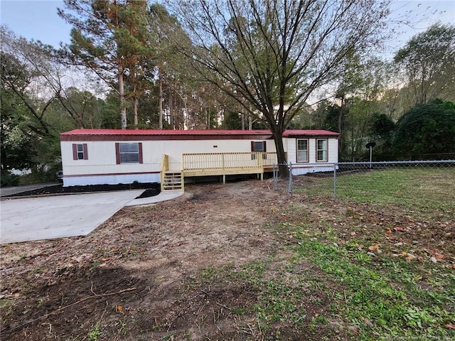 manufactured / mobile home with a wooden deck