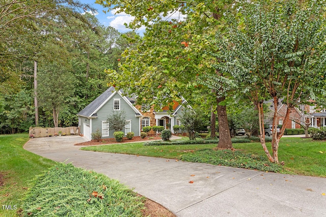 view of front of property with a front yard