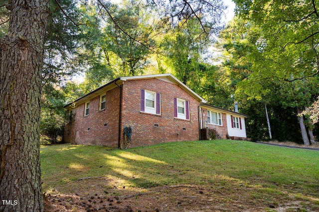 view of front of house featuring a front yard