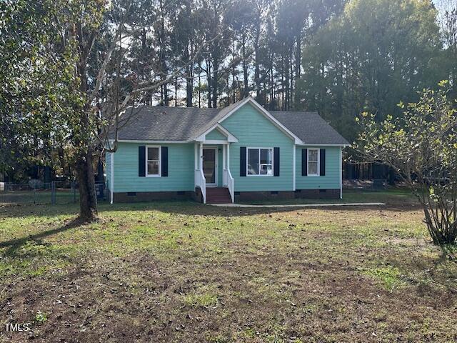 single story home with a front lawn