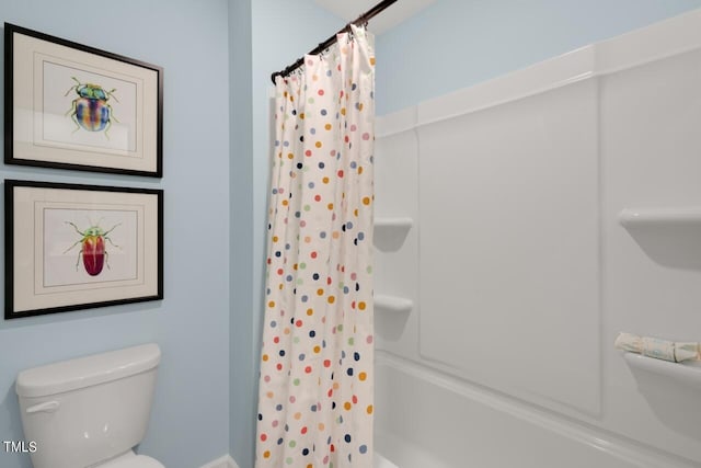 full bath featuring curtained shower and toilet