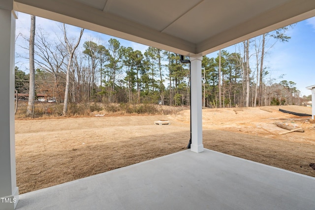 view of yard featuring a patio