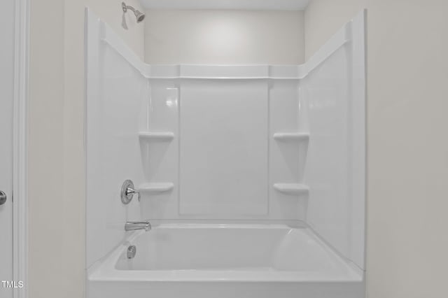 full bath with bathtub / shower combination