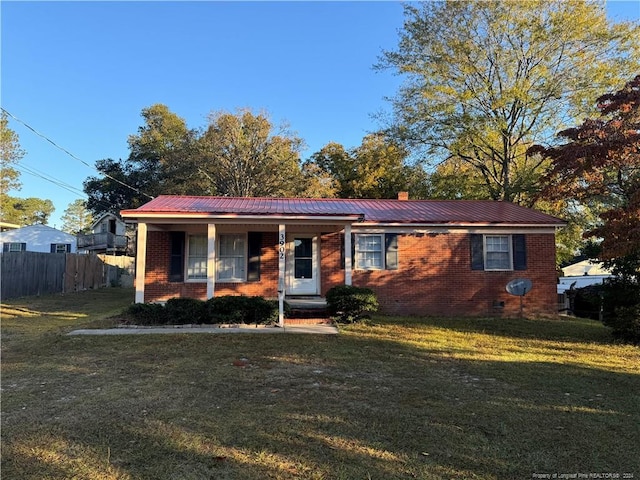 view of front facade featuring covered porch and a front lawn