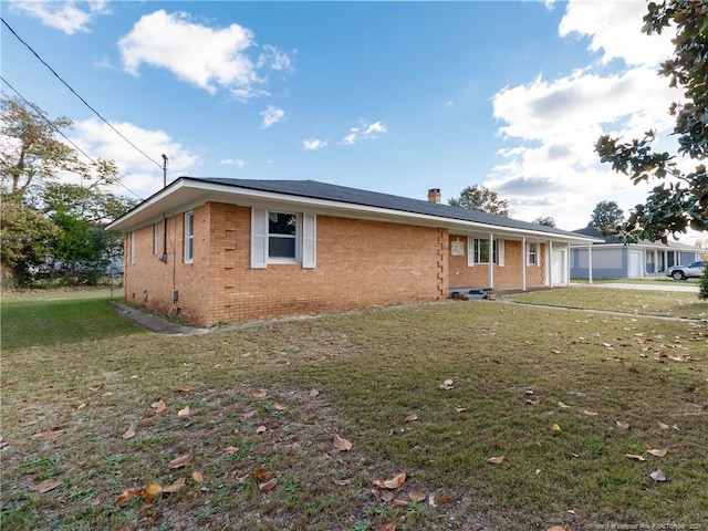 view of front of property with a front yard