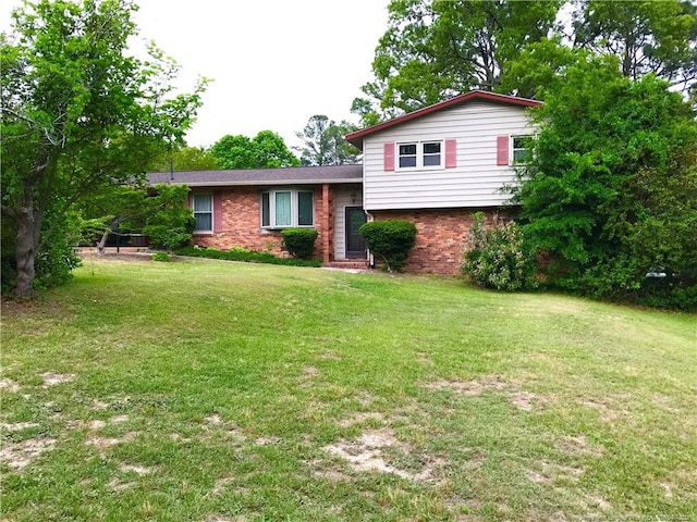 3327 Seven Mountain Dr, Fayetteville, NC 28306 - split level home with brick siding and a front lawn