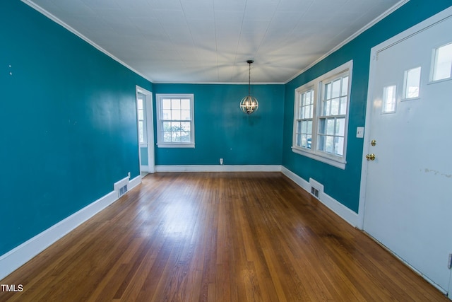 entryway with an inviting chandelier, wood finished floors, visible vents, and baseboards