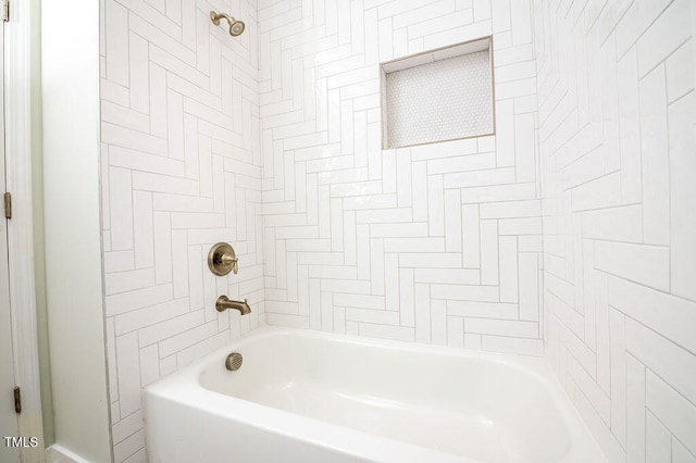 bathroom featuring tiled shower / bath combo