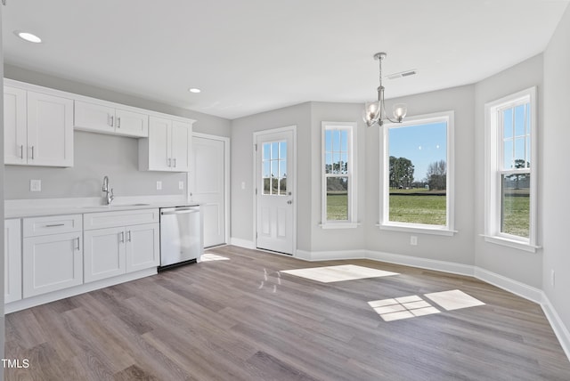 kitchen with visible vents, a notable chandelier, a sink, stainless steel dishwasher, and light wood-style floors