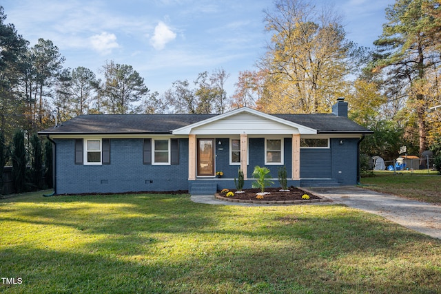 ranch-style house featuring a front lawn and a porch