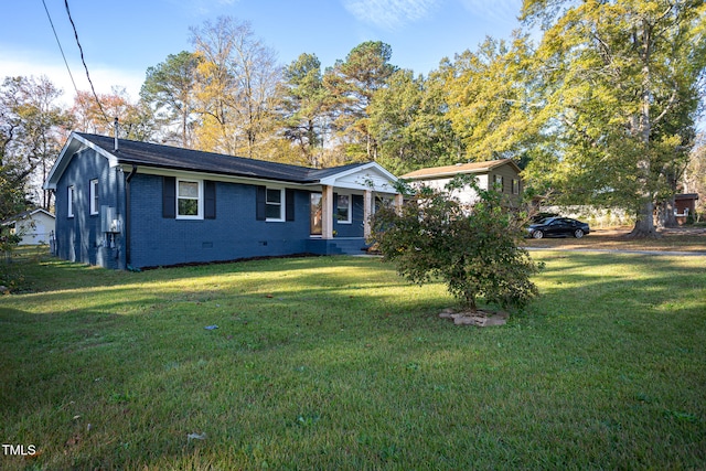 view of front of house featuring a front lawn