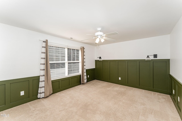 unfurnished room with ceiling fan and light colored carpet