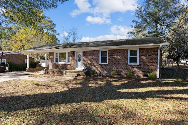 view of front of home with a front lawn