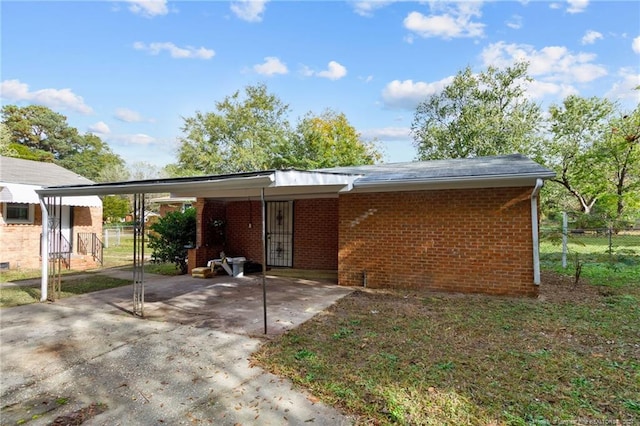 view of front facade featuring a carport