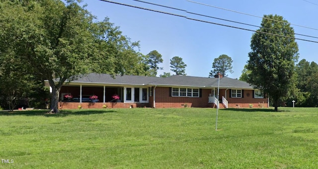 view of front of house with a front lawn