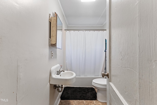 full bathroom with crown molding, sink, shower / tub combo, and toilet