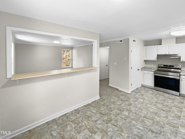 kitchen featuring kitchen peninsula, crown molding, white cabinets, and stainless steel electric range