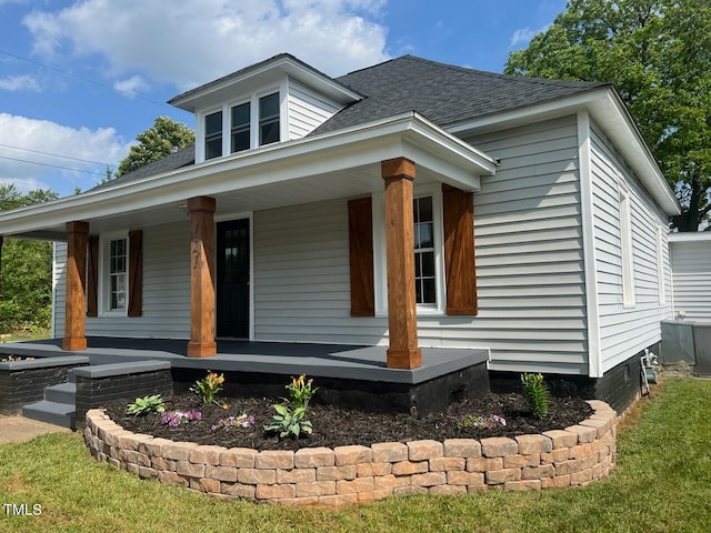 view of front facade with covered porch