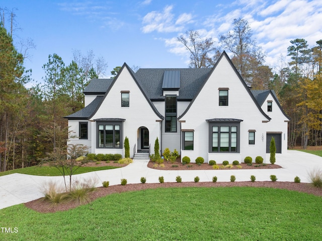 view of front of house featuring a front yard and a garage