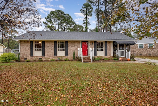 ranch-style home featuring a front lawn