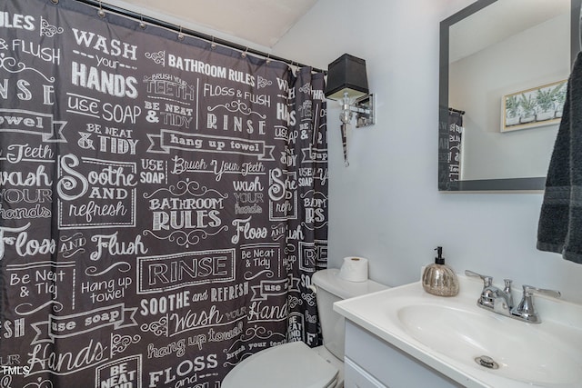 bathroom featuring a shower with curtain, vanity, and toilet