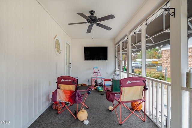 sunroom featuring ceiling fan