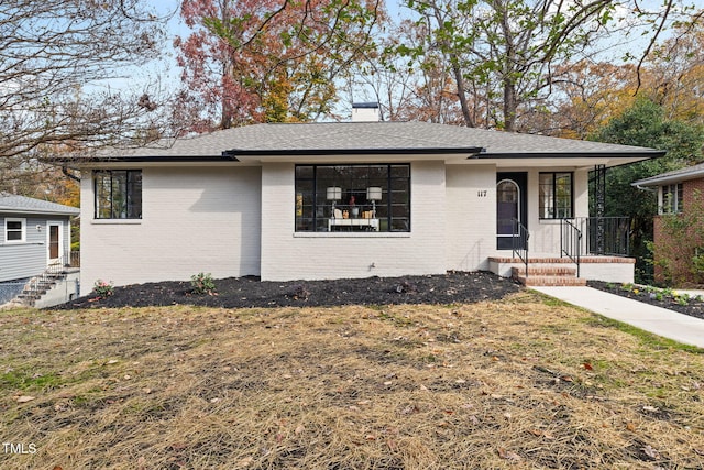 view of front of house featuring a front yard