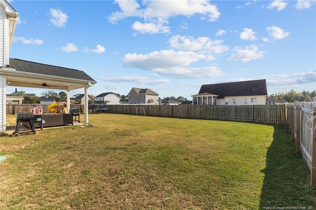 view of yard featuring an outdoor living space