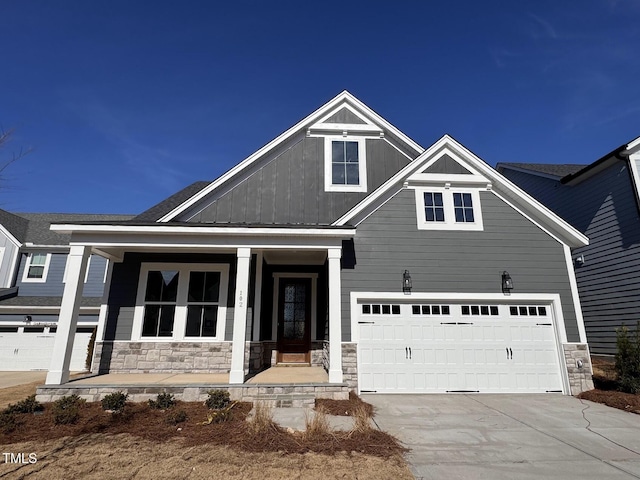 craftsman house featuring a porch and a garage