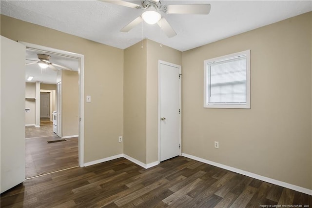 empty room featuring dark hardwood / wood-style floors and ceiling fan