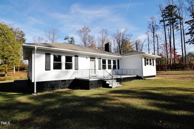 view of front facade featuring a front yard