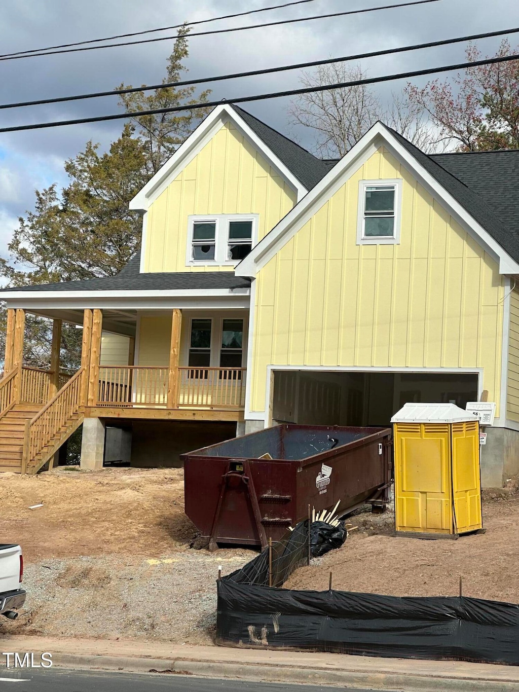 view of front of home featuring a porch