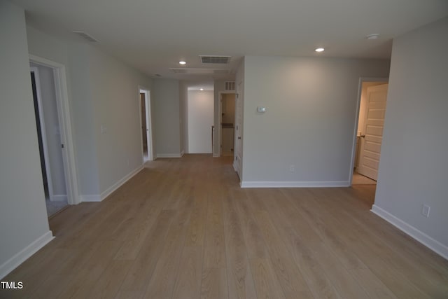 spare room featuring light wood-style floors, baseboards, visible vents, and recessed lighting