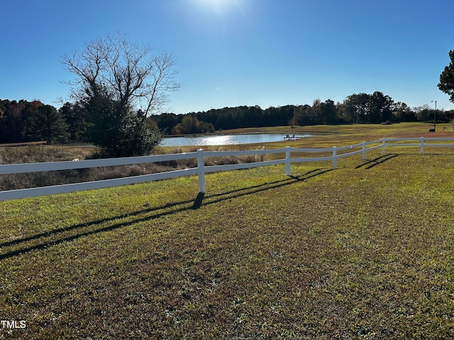 view of yard featuring a water view