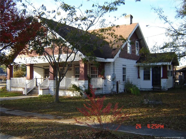 view of front of property with covered porch