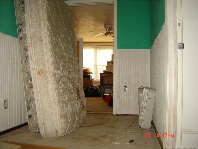 bathroom featuring ceiling fan