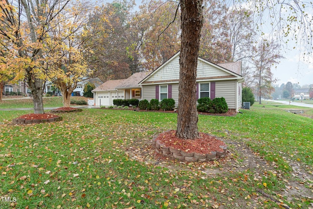 view of front facade featuring a garage and a front yard